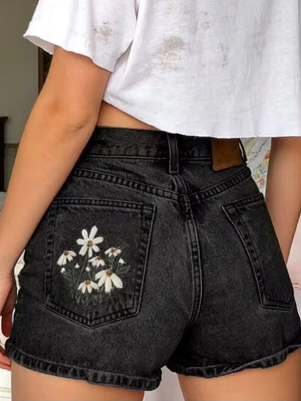 SHEIN Black Denim Shorts Daisy Floral Back Pocket High Waisted Size L